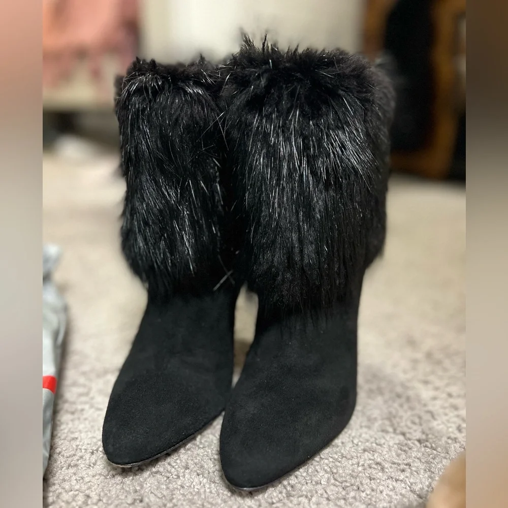 Prada. Black Heels. 4 1/2 inches. Size 6/36. Elegant. - Picture 6 of 6